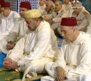 أمير المؤمنين جلالة الملك محمد السادس نصره الله بمسجد محمد السادس بمدينة المضيق لتأدية صلاة الجمعة ليوم 5 يوليوز 2013